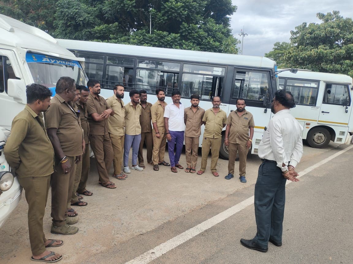 Supervisor briefing drivers before the start of daily operations