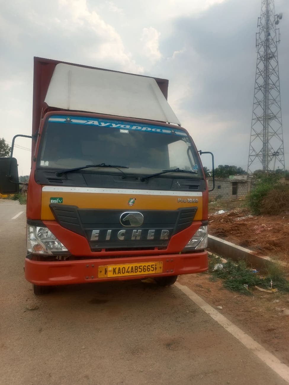 Eicher goods vehicle available on contract basis for cargo transport in Bangalore